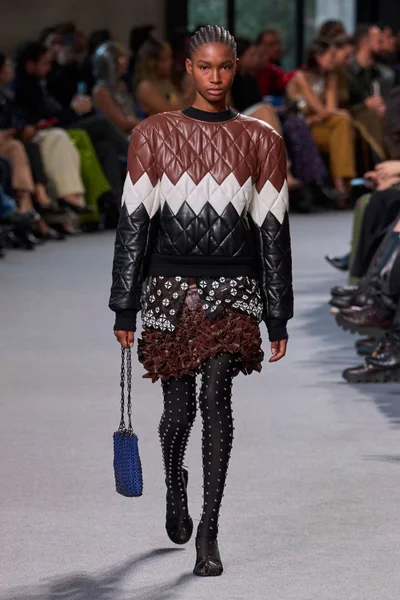 Look 4